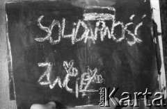 1980-1982, Warszawa, Polska.
Amatorska próba wykonania diapozytywu do druku ulotek pamięci Grzegorza Przemyka, wykonana przez Wojciecha Stanisławskiego, napis 