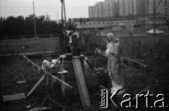 1985-1990, Warszawa, Polska.
Figura Matki Najświętszej na osiedlu Piaski przy Trasie Armii Krajowej.
Fot. Artur Polit, zbiory Fundacji Ośrodka KARTA