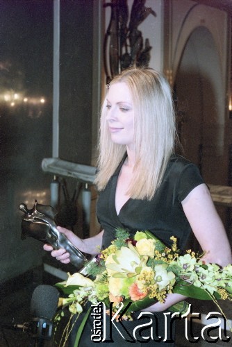 03.03.2003, Warszawa, Polska.
Gala Nagród Akademii Telewizyjnej Wiktory 2002 w Teatrze Wielkim, n/z Anna Maria Jopek.
Fot. Artur Polit, zbiory Fundacji Ośrodka KARTA