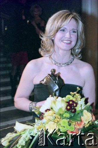 03.03.2003, Warszawa, Polska.
Gala Nagród Akademii Telewizyjnej Wiktory 2002 w Teatrze Wielkim, n/z Grażyna Torbicka.
Fot. Artur Polit, zbiory Fundacji Ośrodka KARTA