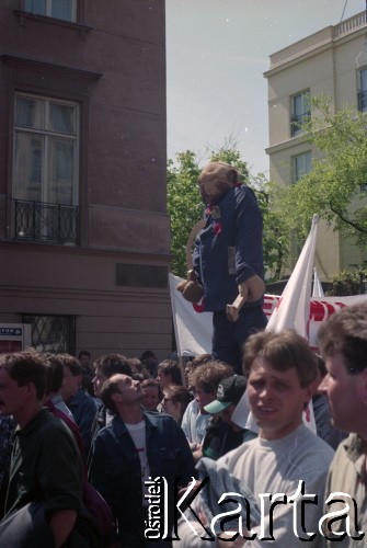 09.05.1995, Warszawa, Polska.
Demonstracja robotników Zakładów Mechanicznych Ursus na ul. Świętokrzyskiej.
Fot. Artur Polit, zbiory Fundacji Ośrodka KARTA