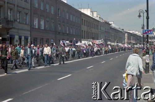 09.05.1995, Warszawa, Polska.
Demonstracja robotników Zakładów Mechanicznych Ursus na Nowym Świecie.
Fot. Artur Polit, zbiory Fundacji Ośrodka KARTA