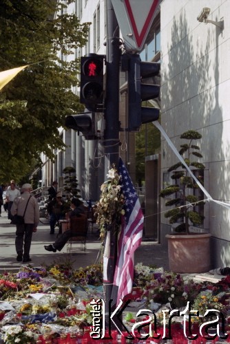 2001, Berlin, Niemcy.
Upamiętnienie ofiar ataku terrorystycznego na wieże World Trade Center 11 września 2001.
Fot. Artur Polit, zbiory Fundacji Ośrodka KARTA