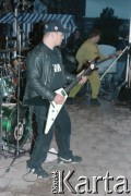 1996-1997, Warszawa, Polska.
Zespół Armia, koncert w klubie Proxima, n/z n/z od lewej Dariusz 