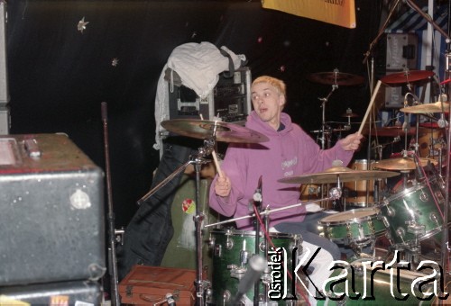 1996-1997, Warszawa, Polska.
Zespół Houk, koncert w klubie Proxima, n/z Tomasz Grewiński.
Fot. Artur Polit, zbiory Fundacji Ośrodka KARTA