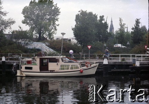 1992, Haga, Holandia.
Łódź w kanale.
Fot. Artur Polit, zbiory Fundacji Ośrodka KARTA