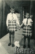 Początek lat 60., Birmingham, Anglia, Wielka Brytania.
Robert Śledziński (z lewej), syn Zdzisławy z domu Michalak, z kolegą Szkotem.
Fot. NN, udostępniła Zdzisława Śledzińska, zbiory Ośrodka KARTA