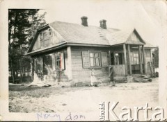 Lata 30., okolice Drohiczyna, Polska.
Dom rodzinny Zofii Ślimak (potem Michalski).
Fot. NN, udostępnili Zofia i Julian Michalski, zbiory Ośrodka KARTA