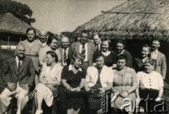 Ok. 1945, Masindi (?), Uganda.
Mieszkańcy osiedla dla polskich uchodźców.
Fot. NN, udostępnili Zofia i Julian Michalski, zbiory Ośrodka KARTA