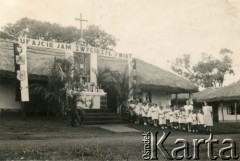 1944, Masindi, Uganda.
Uroczystość kościelna w polskim osiedlu, prawdopodobnie w dniu Bożego Ciała.
Fot. NN, udostępnili Zofia i Julian Michalski, zbiory Ośrodka KARTA
