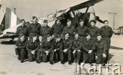 1943, Moncton, Ontario, Kanada.
Grupa polskich lotników, na dole 1. z prawej Julian Michalski.
Fot. NN, udostępnili Zofia i Julian Michalski, zbiory Ośrodka KARTA