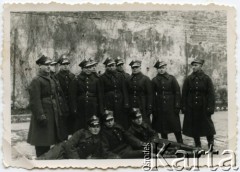 Prawdopodobnie1938, Polska
Żołnierze 2. Dywizjonu Pancernego (?) 2. z prawej Julian Michalski.
Fot. NN, udostępnili Zofia i Julian Michalski, zbiory Ośrodka KARTA