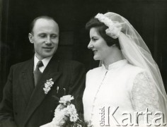1953, Anglia, Wielka Brytania.
Zofia z domu Ślimak i Julian Michalscy w dniu ślubu.
Fot. NN, udostępnili Zofia i Julian Michalski, zbiory Ośrodka KARTA