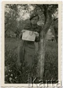 1945-1946, Włochy.
Jan Pawłowski z 8 Pułku Artylerii Przeciwlotniczej z gazetą w ręku (