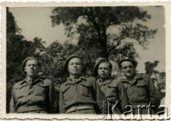 1945-1946, Rzym, Włochy.
Uczniowie szkoły dla żołnierzy 2 Korpusu Polskiego, 2. z lewej Jan Pawłowski, 2. z prawej Zdzisław Strzelczyk.
Fot. NN, udostępnili Barbara i Jan Pawłowscy, zbiory Ośrodka KARTA