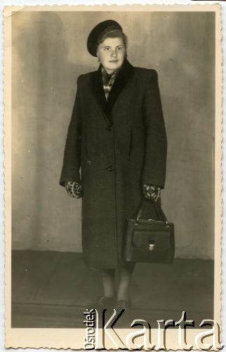 Ok. 1950, Polska.
Weronika Pawłowska, siostra Jana Pawłowskiego. Na odwrocie: 