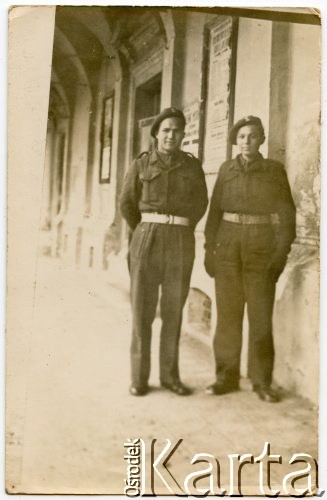 1945-1946, Włochy.
Jan Pawłowski z kolegą ze szkoły dla żołnierzy 2 Korpusu Polskiego.
Fot. NN, udostępnili Barbara i Jan Pawłowscy, zbiory Ośrodka KARTA