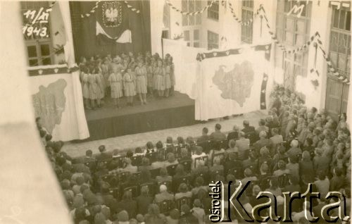 11.11.1943, Isfahan, Liban.
Rocznica odzyskania przez Polskę niepodległości (11.11.1918). Akademia, występuje chór gimnazjalny.
Fot. NN, udostępniła Irena Godyń, zbiory Ośrodka KARTA
