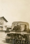 1942-1943, Bliski Wschód.
Ferdynand Juchniewicz (1. z lewej), brat Ireny Juchniewicz (potem Godyń) w dniu wyjazdu do szkoły junaków.
Fot. NN, udostępniła Irena Godyń, zbiory Ośrodka KARTA