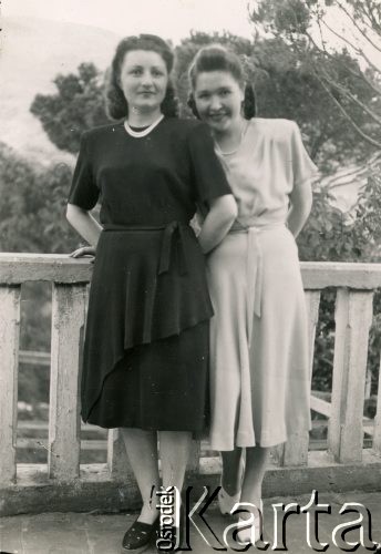 Druga połowa lat 40., Liban.
Irena Juchniewicz (z prawej, potem Godyń) z koleżanką.
Fot. NN, udostępniła Irena Godyń, zbiory Ośrodka KARTA