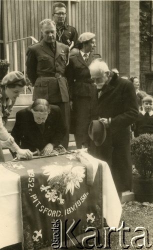 18.05.1958, Pitsford, Anglia, Wielka Brytania.
Uroczystość poświęcenia sztandaru hufca 