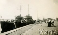 Sierpień 1939, Ryga, Łotwa.
Polskie trawlery w porcie ryskim.
Fot. NN, udostępnił Krzysztof Münnich, zbiory Ośrodka KARTA
