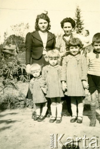 Jesień 1939, Francja.
Zdjęcie rodziny francuskiej, która przenocowała rodzinę pułkownika Tadeusza Münnicha w drodze do Paryża.
Fot. NN, udostępnił Krzysztof Münnich, zbiory Ośrodka KARTA