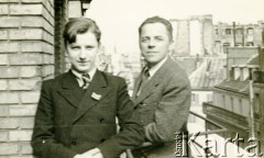 1939-1940, Paryż, Francja.
Pułkownik Tadeusz Münnich z synem Krzysztofem na balkonie mieszkania przy rue Vaugirard.
Fot. NN, udostępnił Krzysztof Münnich, zbiory Ośrodka KARTA