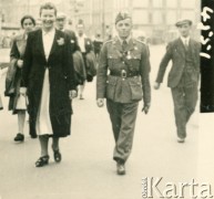 1941-1943, Rothesay, wyspa Bute, Szkocja, Wielka Brytania.
Pułkownik Tadeusz Münnich z żoną Ireną na spacerze. 
Fot. NN, udostępnił Krzysztof Münnich, zbiory Ośrodka KARTA
