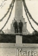 15.05.1933, Włocławek, Polska.
Święto 14 Pułku Piechoty Ziemi Kujawskiej. Żołnierze przy pomniku 