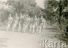 1942-1947, Indie.
Grupa polskich harcerzy.
Fot. NN, udostępnili Czesława i Ryszard Grzybowscy, zbiory Ośrodka KARTA