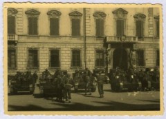 1945-1946, Włochy.
Żołnierze 5 Kresowej Dywizji Piechoty 2 Korpusu Polskiego Polskich Sił Zbrojnych na Zachodzie siedzą w lekkich tankietkach.
Fot. NN, kolekcja Marcina Rudzińskiego, zbiory Ośrodka KARTA