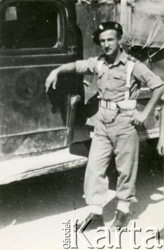 1945-1946, Potenza Picena, Zjednoczone Królestwo Włoch.
Kapral podchorąży Jan Gozdawa-Gołębiowski,  żołnierz 4 Pułku Pancernego 