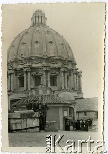 1945-1946, Rzym, Zjednoczone Królestwo Włoch.
Grupa żołnierzy 4 Pułku Pancernego 