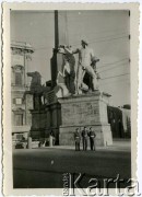 1945-1946, Rzym, Zjednoczone Królestwo Włoch.
Plac Kwirynalski. Żołnierze 4 Pułku Pancernego 