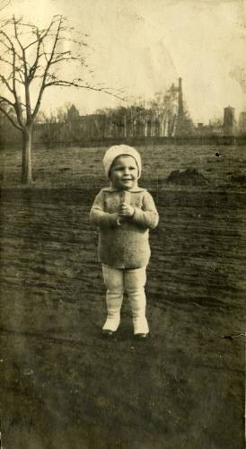 Ok. 1920, brak miejsca.
Dziecko. 
Fot. NN, kolekcja Larysy Zajączkowskiej-Mitznerowej, zbiory Ośrodka KARTA