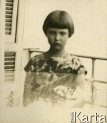1925-1927, Francja.
Larysa Zajączkowska na balkonie.
Fot. NN, kolekcja Larysy Zajączkowskiej-Mitznerowej, zbiory Ośrodka KARTA
