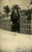 1925-1927, Francja.
Larysa Michelson (babcia Larysy Zajączkowskiej) na spacerze w parku.
Fot. NN, kolekcja Larysy Zajączkowskiej-Mitznerowej, zbiory Ośrodka KARTA