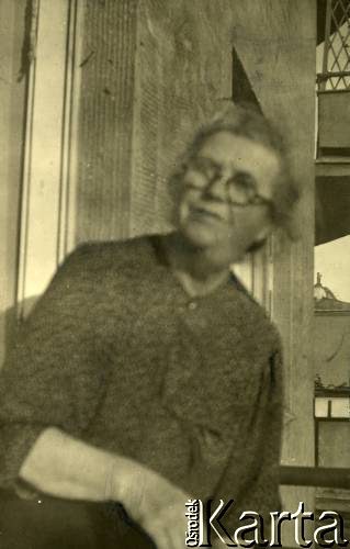 1940-1944, Warszawa, Generalne Gubernatorstwo.
Kobieta na balkonie w mieszkaniu rodziny Zajączkowskich przy Miedzeszyńskiej 108.
Fot. NN, kolekcja Larysy Zajączkowskiej-Mitznerowej, zbiory Ośrodka KARTA