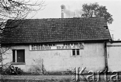 Krotoszyn, 1989, Krotoszyn, Polska.
Budynek mieszkalny na nim hasło propagandowe: 
