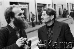 1977, Darłowo, Polska.
Plener fotograficzny, z lewej Zbigniew Bzdak.
Fot. Stanisław Kulawiak, zbiory Ośrodka KARTA.