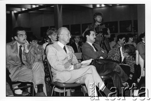 25–28.08.1988, Kraków, Polska.
Uczestnicy Międzynarodowej Konferencji Praw Człowieka, odbywającej się w kościele św. Maksymiliana Marii Kolbego w Mistrzejowicach.
Fot. Stanisław Kulawiak, zbiory Ośrodka KARTA