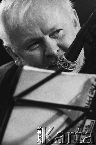 30.11.2001, Kalisz, Polska.
28. Międzynarodowy Festiwal Pianistów Jazzowych. Na zdjęciu pianista Janusz Szprot.
Fot. Stanisław Kulawiak, zbiory Ośrodka KARTA