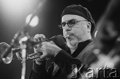 01.12.2001, Kalisz, Polska.
28. Międzynarodowy Festiwal Pianistów Jazzowych. Występ Randy Brecker Band, na zdjęciu trębacz Randy Brecker.
Fot. Stanisław Kulawiak, zbiory Ośrodka KARTA