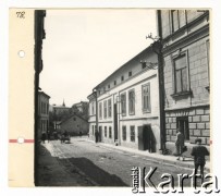 1920-1939, Rzeszów, woj. lwowskie, Polska.
Ulica Słowackiego na Starym Mieście. Z tyłu fotografii znajduje się opis: 