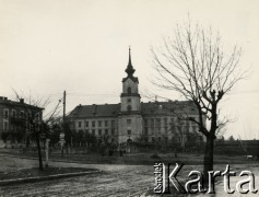 1940, Rzeszów, dystrykt krakowski, Generalne Gubernatorstwo.
Zamek Lubomirskich - więzienie niemieckie i siedziba władz okupacyjnych z widoczną hitlerowską 