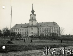 1940, Rzeszów, dystrykt krakowski, Generalne Gubernatorstwo.
Zamek Lubomirskich - więzienie niemieckie, miejsce rozstrzeliwania jeńców i siedziba władz okupacyjnych. 
Fot. NN, kolekcja Bogusława Kotuli, zbiory Fundacji Ośrodka KARTA
