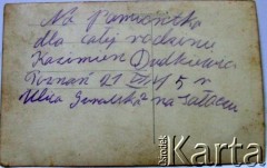 21.07.1945, Poznań, Polska.
Rewers odbitki fotograficznej o sygnaturze AHM_PnW_0386_0002_0006a:
Kazimierz Dudkiewicz (1. z prawej w dolnym rzędzie), ojciec Łucji Sorokiny, w wojsku. Dedykacja: 