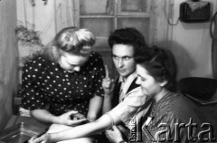1955, Workuta, Komi ASRR, ZSRR.
Więźniarki łagrów. Od lewej: NN, Janina Muszyńska (z domu Zuba), Halina Kowalska.
Fot. Eugeniusz Cydzik, udostępnił Eugeniusz Cydzik w ramach projektu 