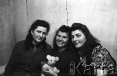 1955-1957, Workuta, Komi ASRR, ZSRR.
Więźniarki łagrów.
Fot. Eugeniusz Cydzik, udostępnił Eugeniusz Cydzik w ramach projektu 